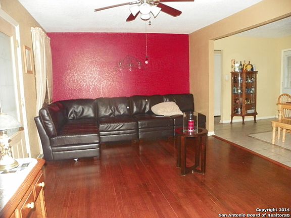3rd image of 590 NW Lively Dr