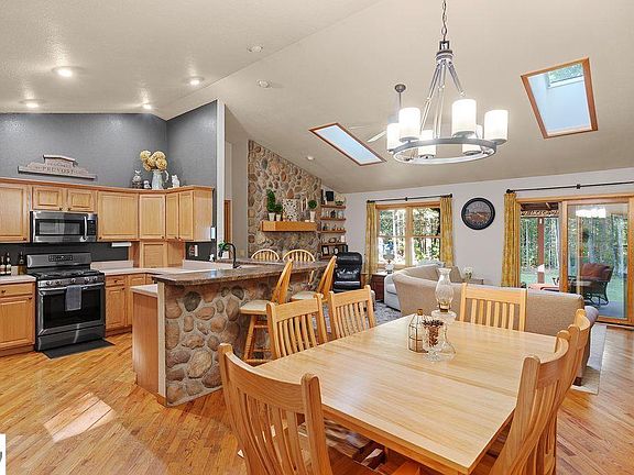 5th image of 1627 White Oak Ln