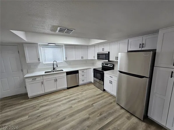 1083 E Calvada Blvd APT B, Pahrump, NV 89048