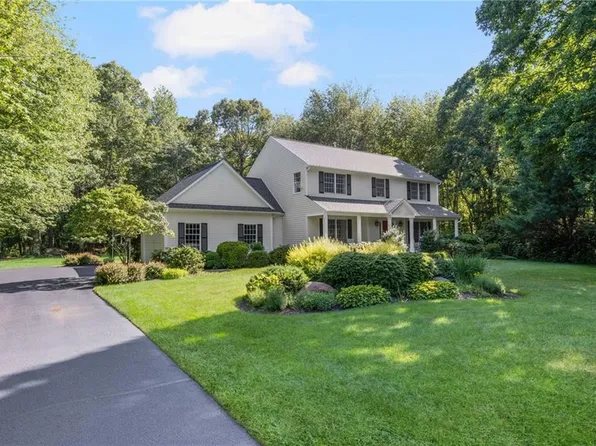 11 Prides Crossing Ln N, Saunderstown, RI 02874