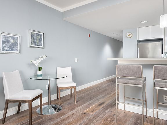 4th image of 403 Main St APT 612N