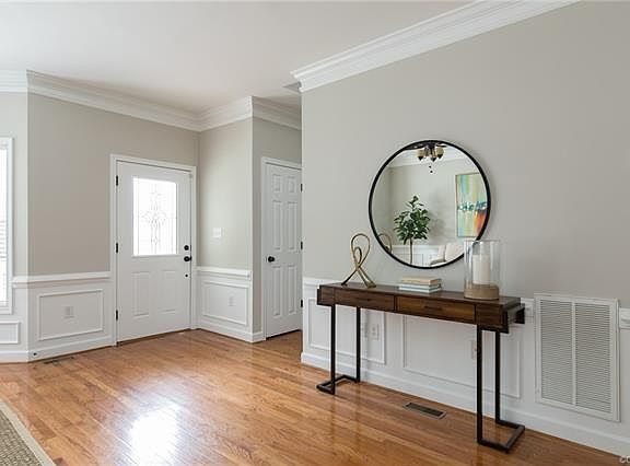 3rd image of 1111 W 36th St