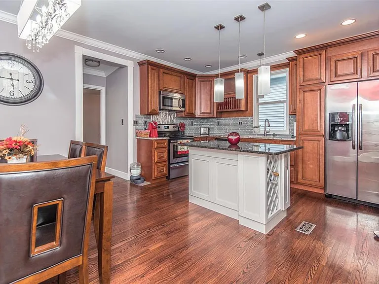 4973 Blow St — Photo 3