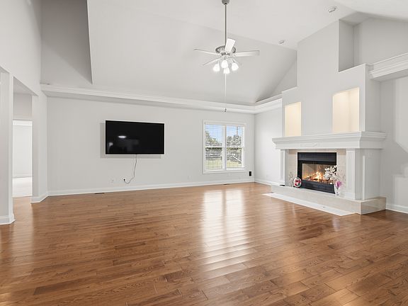 5th image of 3268 Hawthorne Dr