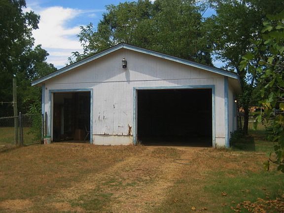 5th image of 152 Evans St