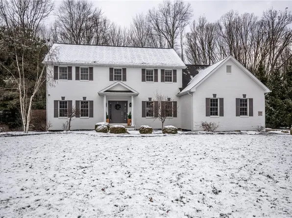 2344 Pierce Bluffs Dr, Hermitage, PA 16148