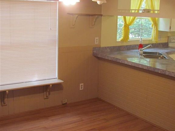 4th image of 20227 SW 30th Ave