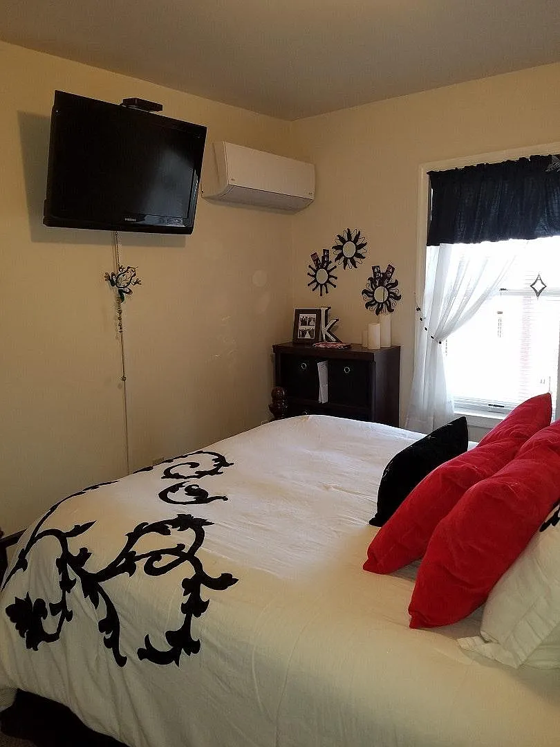 2 bed, 1200 sqft, $1,800 — Photo 2