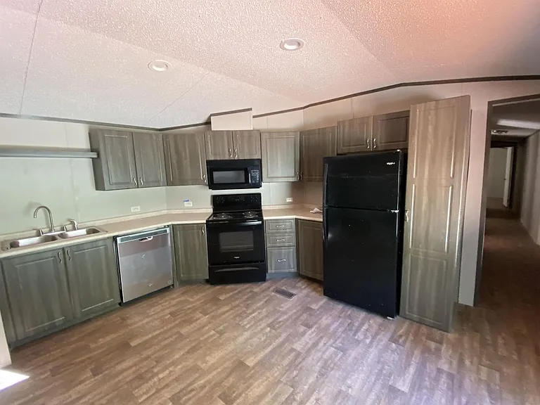 990 Cedar Village Ln — Photo 4