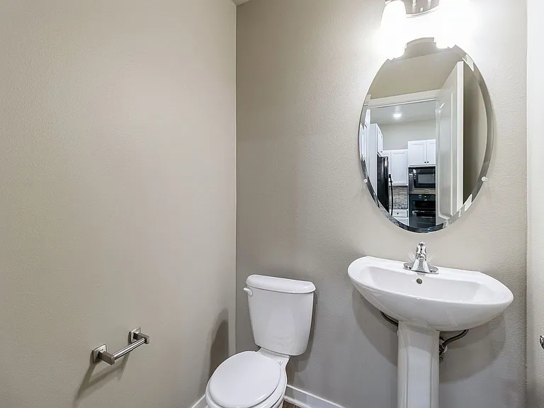 320 SW 6th St #106 — Photo 4