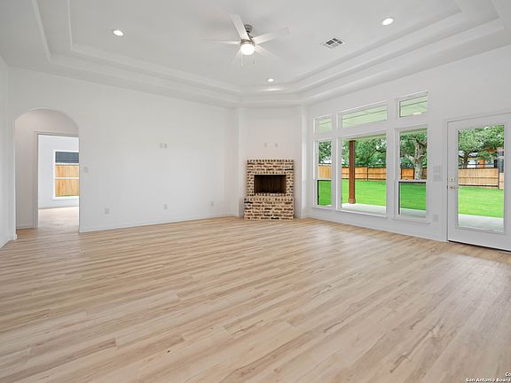 5th image of 166 W MAGNOLIA CIRCLE