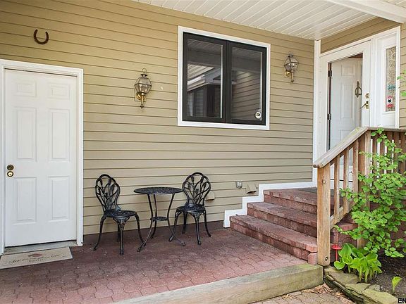 4th image of 30 Saratoga Cir