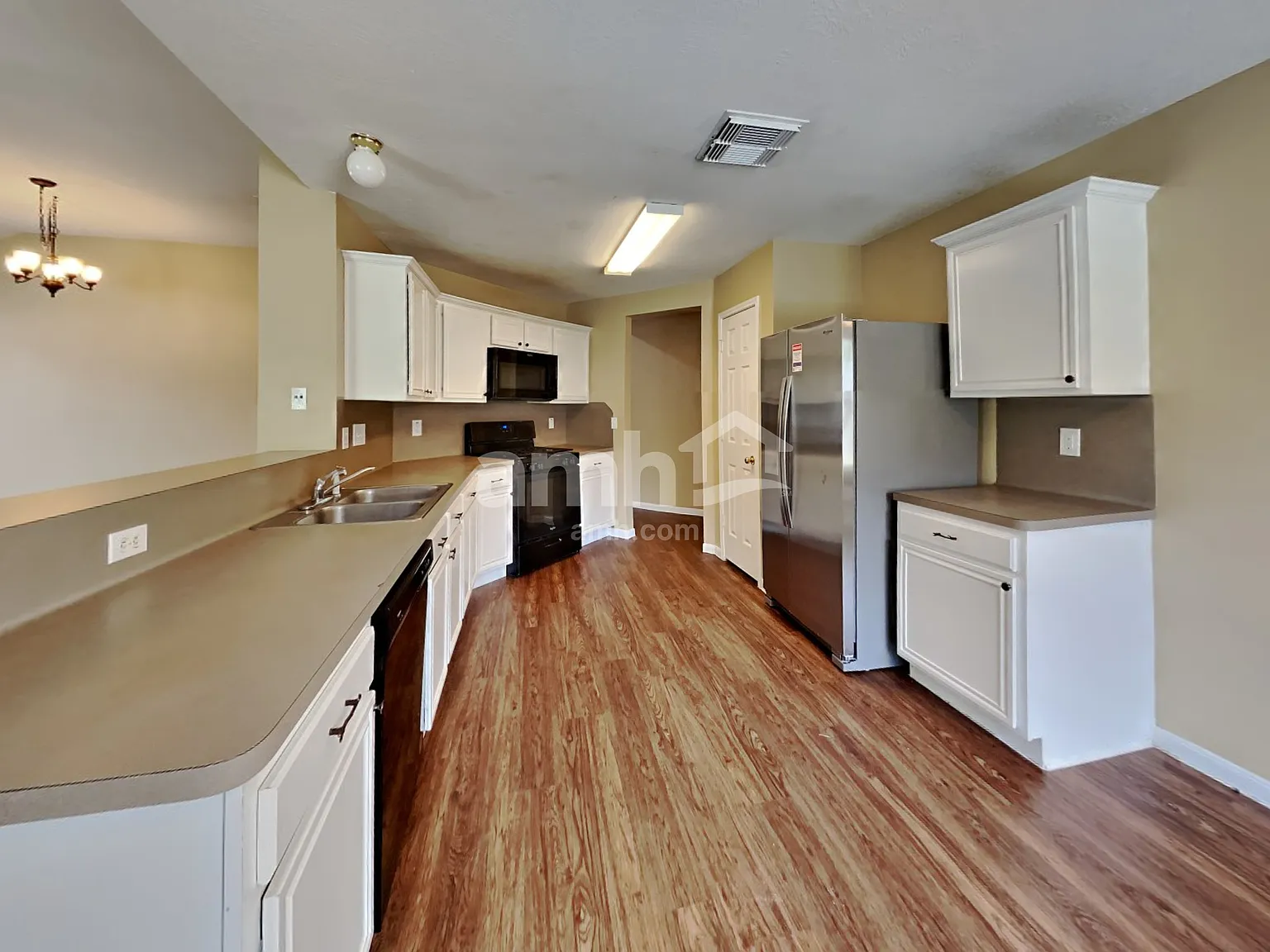 3 bed, 2.0 bath, 1746 sqft, $2,235 — Photo 3