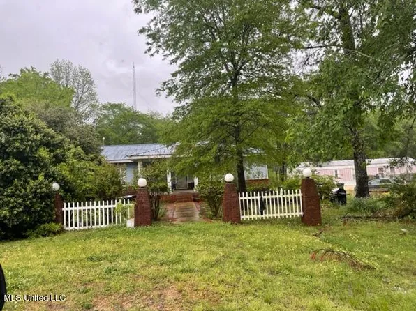 2145 Gravel Springs Rd, Senatobia, MS 38668