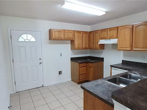 3rd image of 3235 SE 10th Ave #2