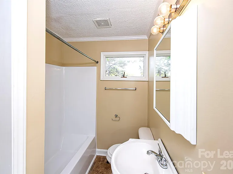 2711 Springbrook Cir — Photo 6