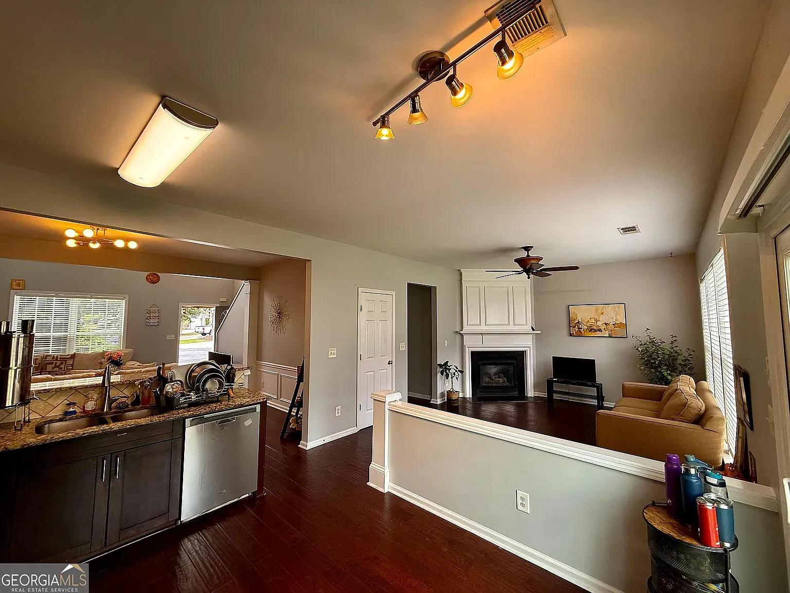 3 bed, 1364 sqft, $2,425 — Photo 4