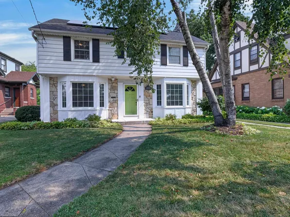 2126 Oaklawn Ave, Rockford, IL 61107