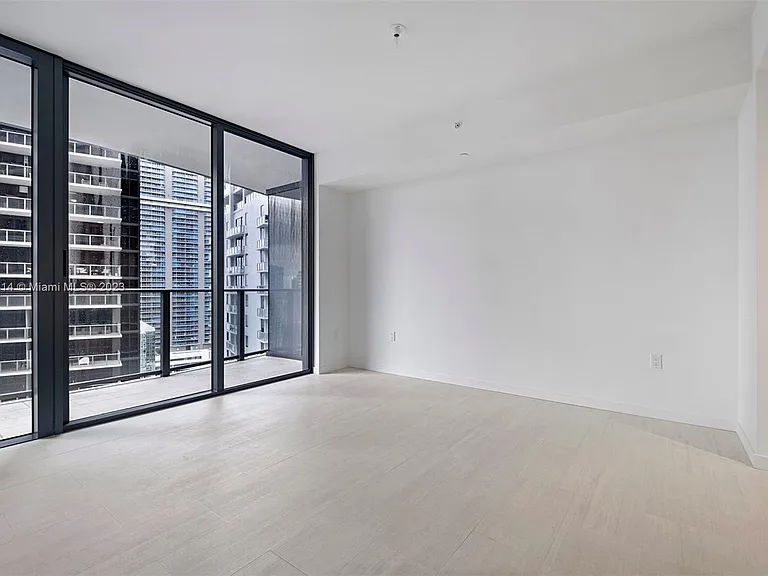 Brickell Plz — Photo 6