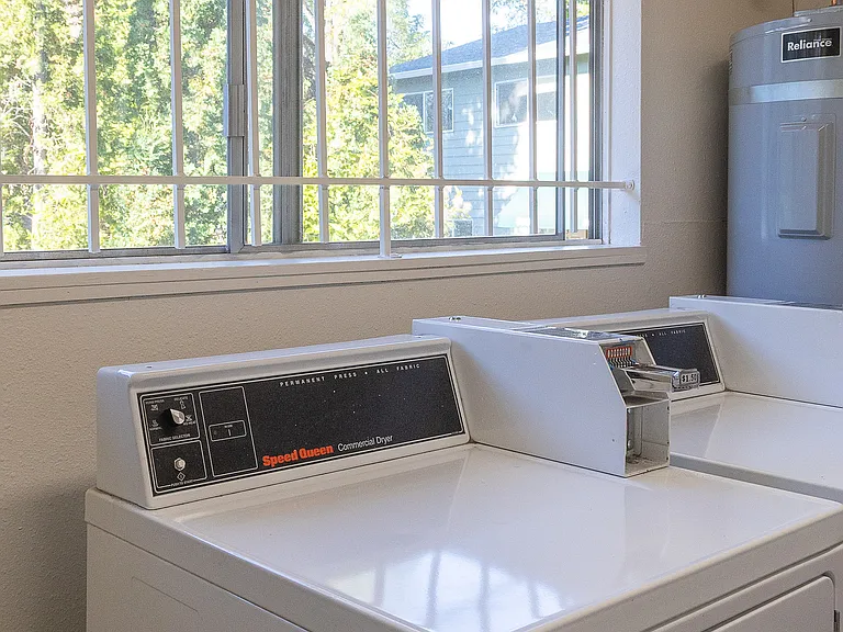 Ravenbourne Apartments - Portland Oregon