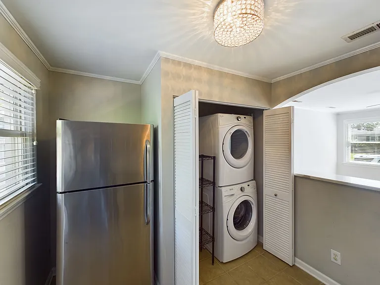 2363 Bernard St — Photo 13