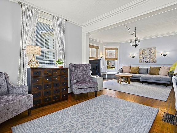 3rd image of 270 Lafayette St #1