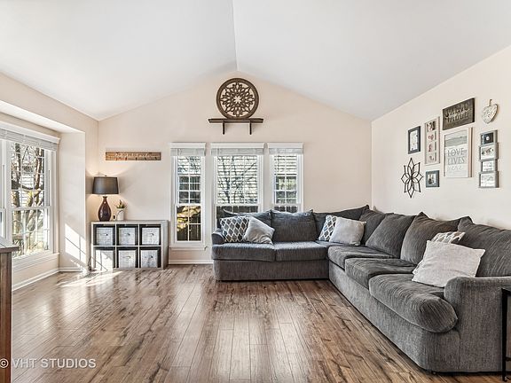 5th image of 1876 Isle Royal Ln