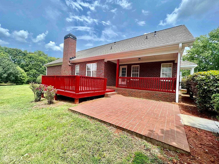 1010 Jacob Dr — Photo 2