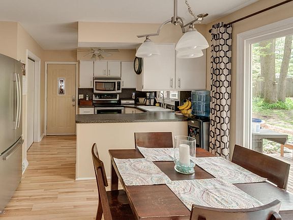 4th image of 8069 Heritage Dr
