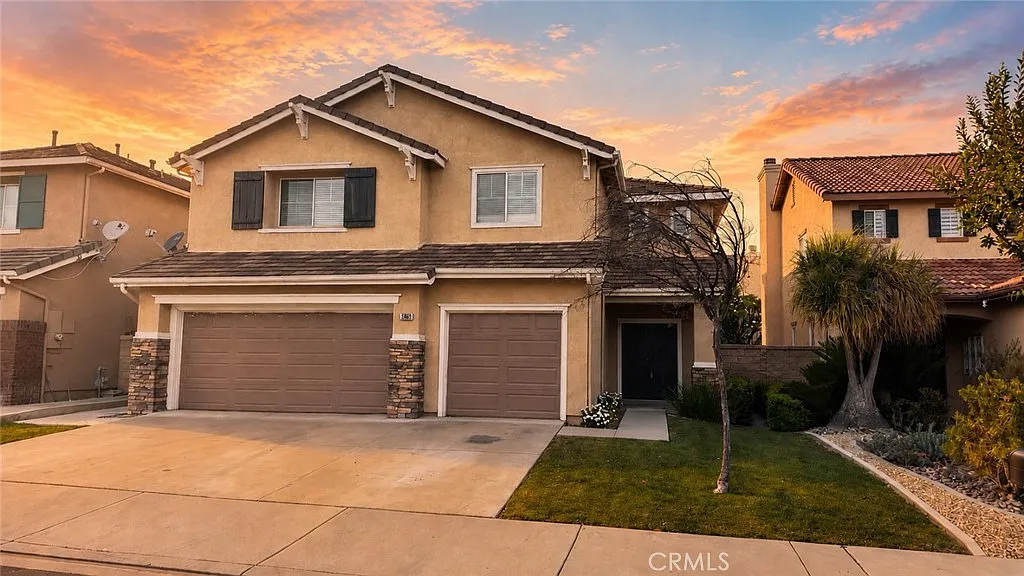 5 bed, 3324 sqft, $4,550 — Photo 1