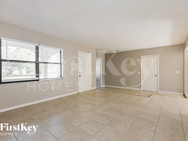 8313 Oleander Ln — Photo 3