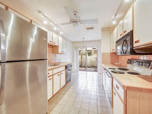 3rd image of 2724 Carambola Circle