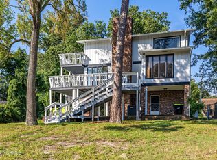 245 Marsh Hen Dr, Wilmington, NC 28409
