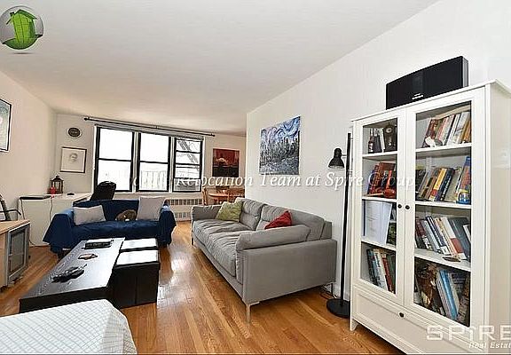 4th image of 3060 Crescent St APT 5E