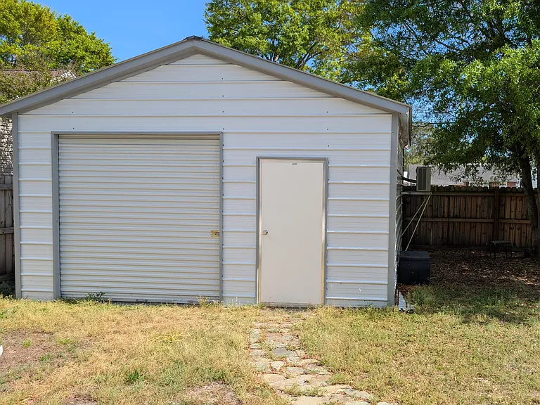 1086 Mille Ave — Photo 15