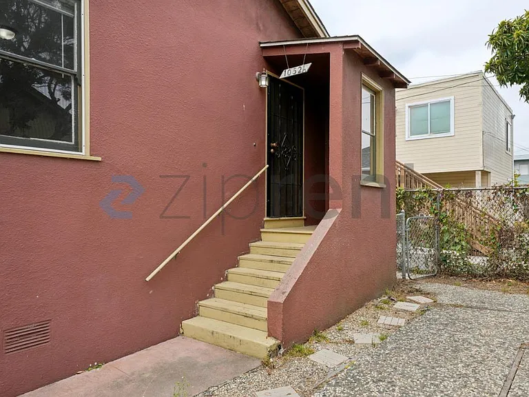 1052 45th St #A — Photo 3