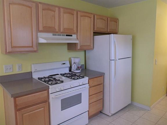 3rd image of 915 Oakland Estates Dr