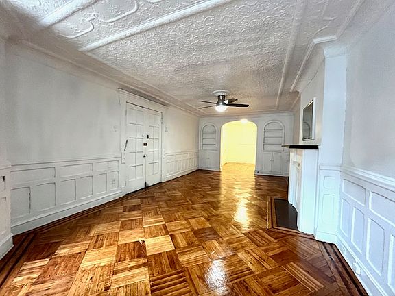 3rd image of 810 Putnam Ave #1