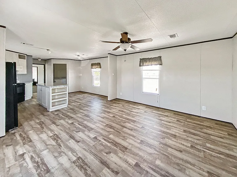 2902 W Jones Rd — Photo 2
