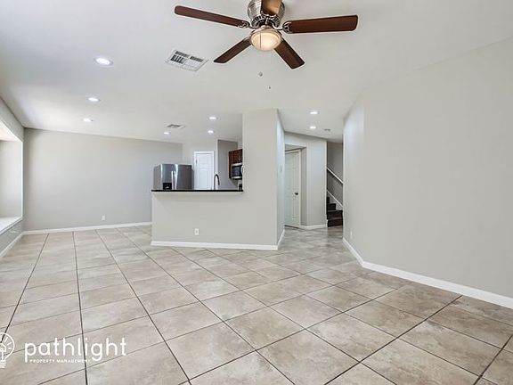 5th image of 9274 Encino Vlg