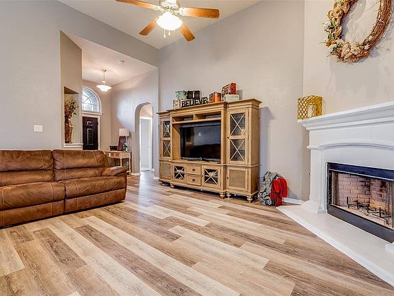 5th image of 1312 Woodbine Cliff Dr