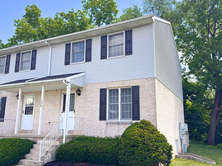 126 South Court St — Photo 1
