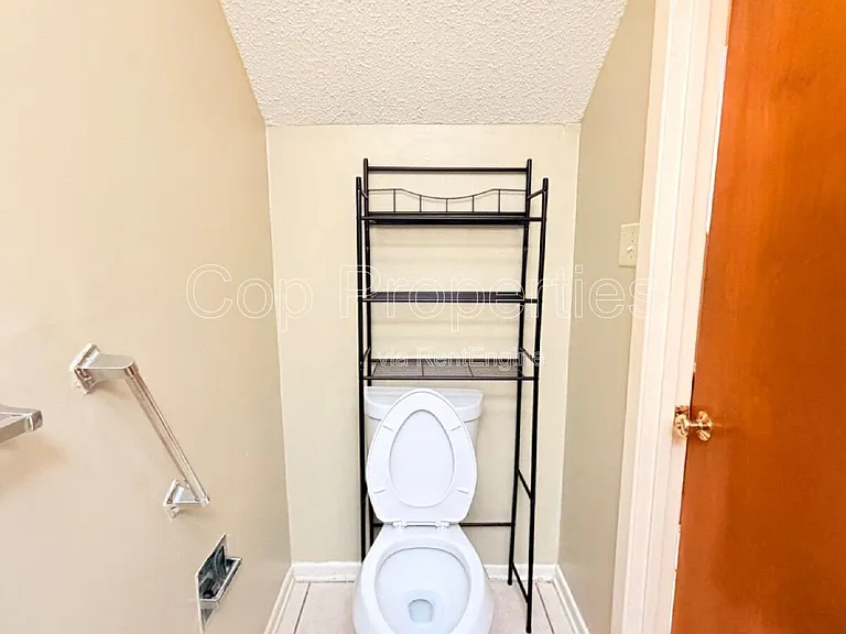 811 Jackson Keller Rd #3 — Photo 9