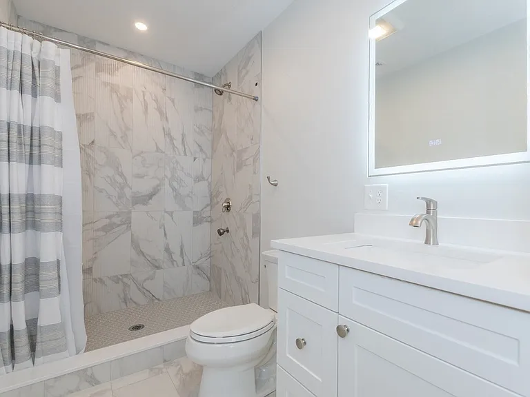 210 Adams St #3 — Photo 10