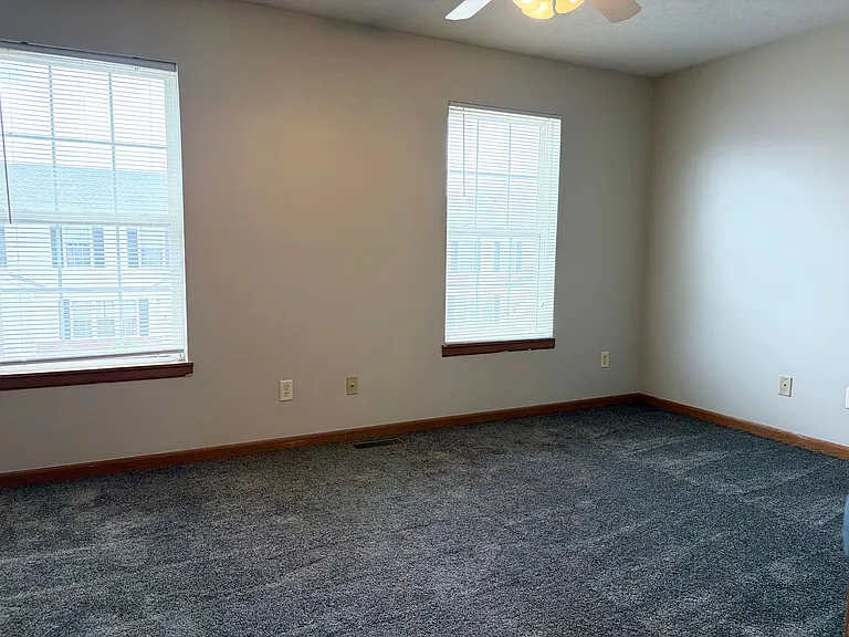228 Crossing Dr — Photo 6