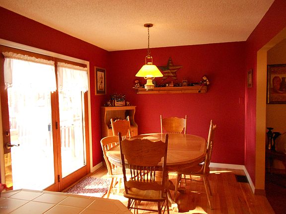 4th image of 93 Old Church Ln S