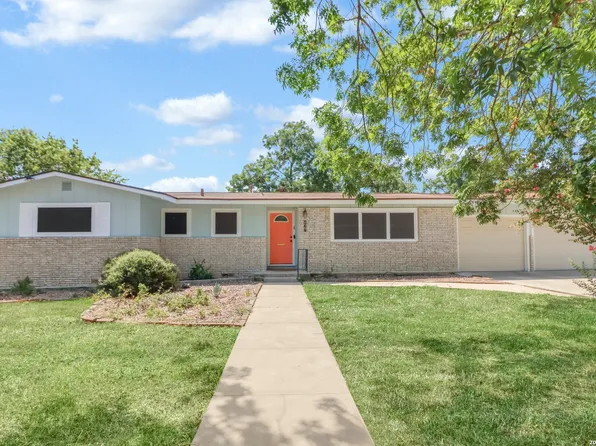 827 W MERRIWEATHER ST, New Braunfels, TX 78130