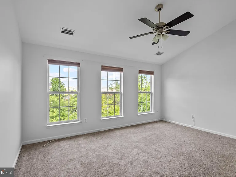 206 Heathwalk St #B — Photo 13