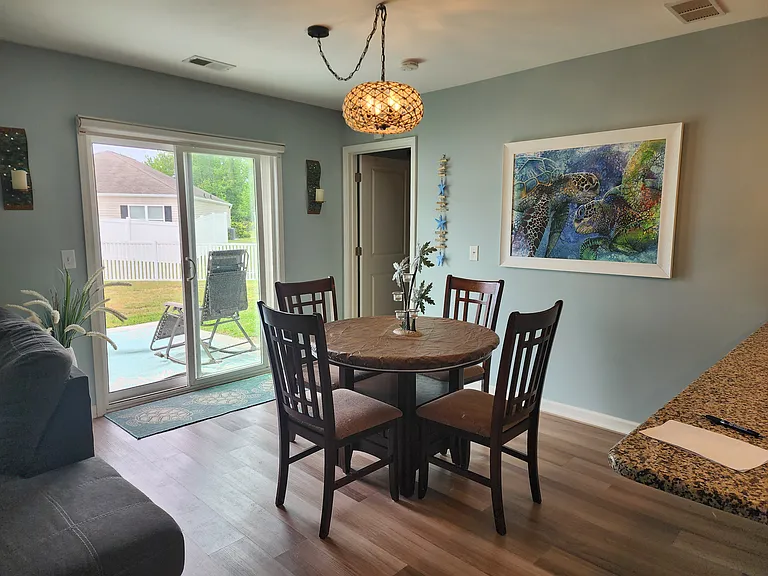1300 Arbor Ct — Photo 4