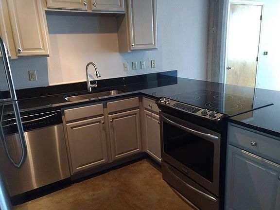 4th image of 2029 Wyandotte St